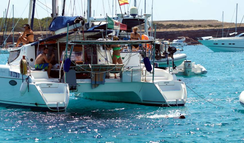 Venta de barco a una náutica Traspaso