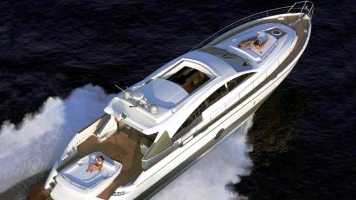 Aicon 72 yate Navegando