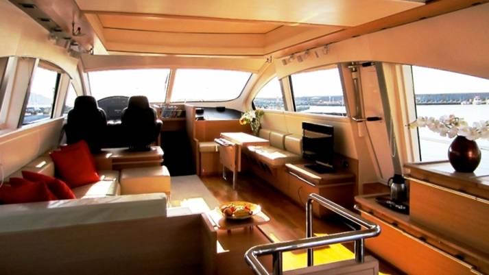 Yate Aicon 72 Salon Proa