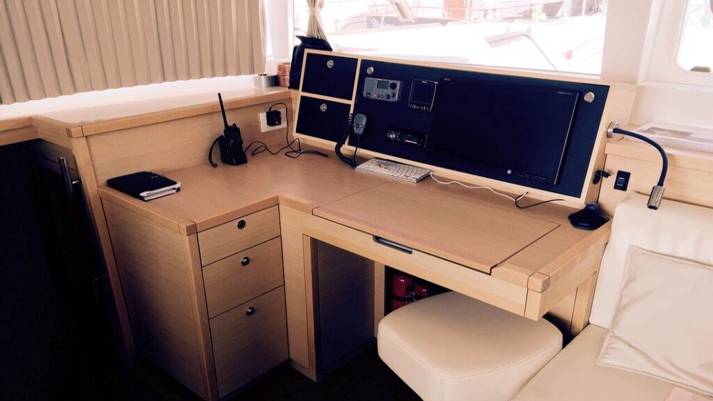 Lagoon 450 Electrónica